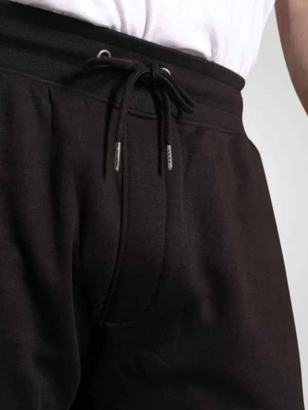 Mustat reisitasku collegehousut