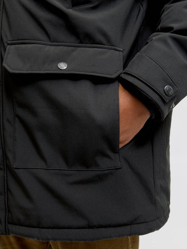 Musta softshell parkatakki