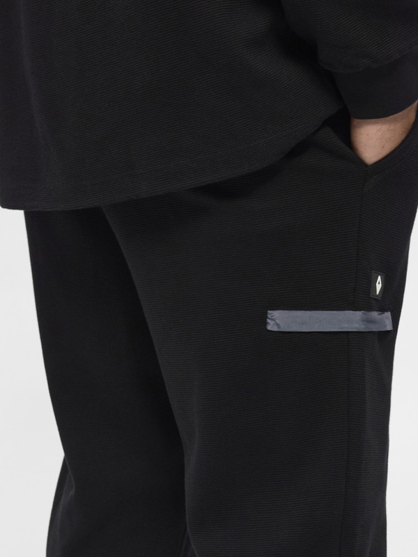 Mustat ribcollegehousut