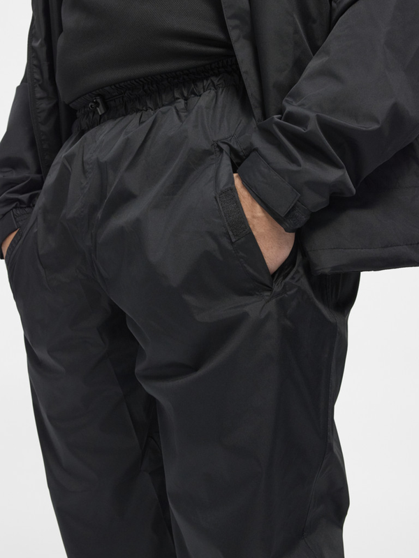 Vedenpitävät ulkoiluhousut