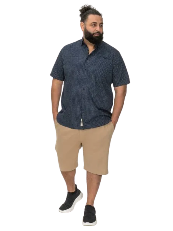 Sininen pilkku kauluspaita