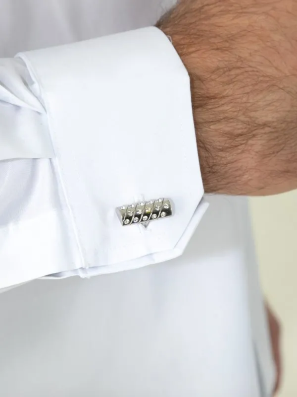 Valkoinen joustava kauluspaita